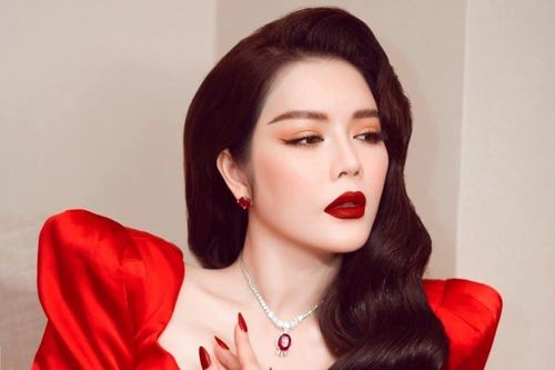 Lý Nhã Kỳ đăng dòng trạng thái cực gắt chỉ thẳng tên người đã 'Gắp lửa bỏ tay người, thọc gậy bánh xe' khiến cô bị hiểu lầm