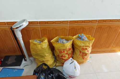 Nhiều cơ quan ở Nghệ An vào cuộc vụ hàng loạt học sinh phải nhập trạm y tế nghi do đồ uống miễn phí