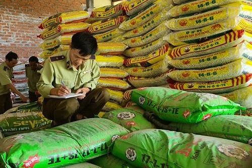 Gia Lai: Tạm giữ trên 3,6 tấn phân bón hết hạn sử dụng