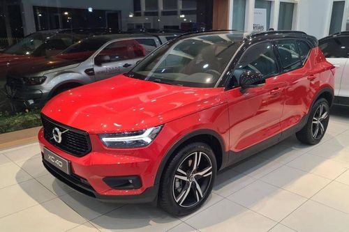 SUV hạng sang Volvo XC40 2021 tại Việt Nam: Nâng trang bị, giữ giá bán
