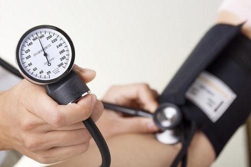 Điều trị bệnh tăng huyết áp nguyên phát bằng cách nào?