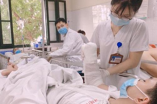Tự chế pháo nổ, nam sinh 17 tuổi ở Vĩnh Phúc phải cắt cụt tay
