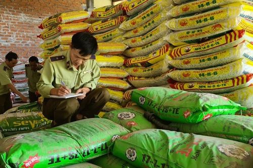 Gia Lai: Phát hiện trên 3,6 tấn phân bón hết hạn sử dụng