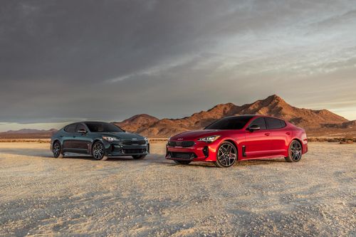 Kia Stinger 2022 ra mắt: Nâng cấp trang bị và vận hành