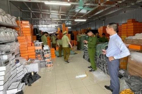 Triệt phá kho hàng nhái thương hiệu Hermès lớn nhất miền Bắc