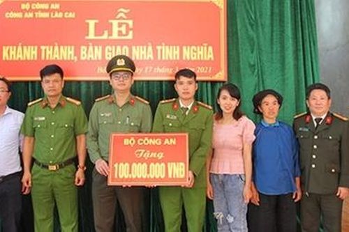 Trao nhà tình nghĩa tặng cán bộ có hoàn cảnh khó khăn tại huyện Si Ma Cai