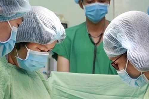 Cứu sống bệnh nhân nguy kịch vì vỡ thai ngoài tử cung