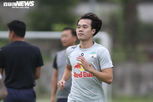 Văn Toàn: 'Lo lắng vì HAGL đá không tốt trên sân khách'