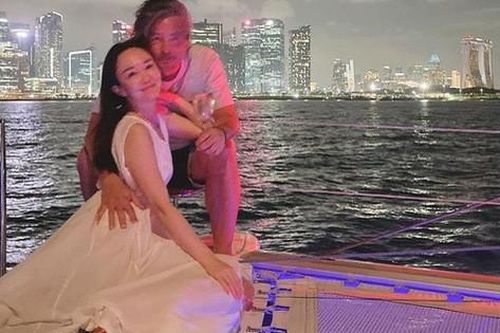 Phạm Văn Phương lộ nhan sắc thật ở tuổi 50 qua hình chụp với chồng, liệu còn trẻ trung như nhiều người nghĩ?