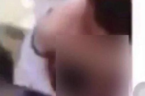 Hà Nội: Công an điều tra vụ nữ sinh bị bạn lột đồ trước mặt nhiều người
