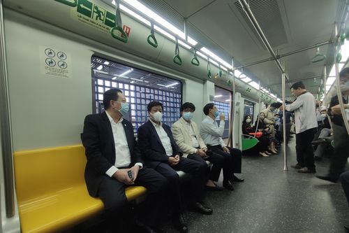 Phó Chủ tịch Hà Nội thị sát toàn tuyến đường sắt đô thị Cát Linh - Hà Đông trước ngày bàn giao