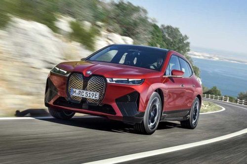BMW iX sắp ra mắt: Đối thủ nặng ký của Tesla Model X