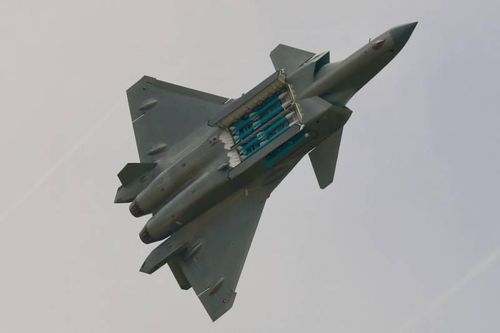 Mỹ - Ukraine hợp lực khiến tiêm kích J-20 Trung Quốc vẫn chỉ là 'con tin'