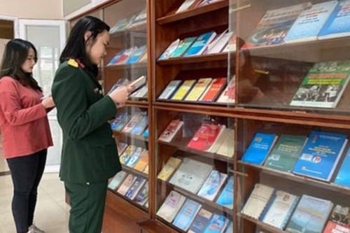 Trưng bày sách kỷ niệm ngày thành lập Đoàn