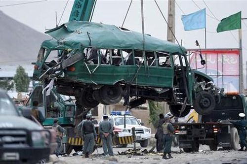 Đánh bom xe buýt ở Afghanistan, 13 người thương vong