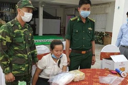 Bắt giữ 2 cô gái đang vận chuyển 4.000 viên ma túy tổng hợp và 2kg ma túy đá