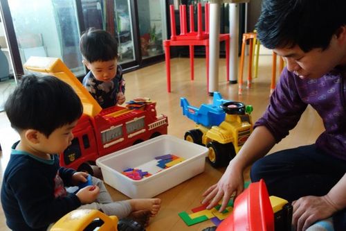 Định kiến 'đàn ông làm nội trợ là kém cỏi'