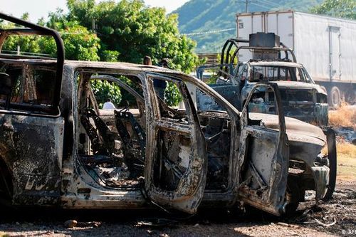 Đoàn xe cảnh sát Mexico bị phục kích, 13 người chết