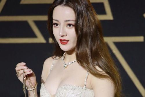 Biên kịch Trung Quốc chỉ muốn Địch Lệ Nhiệt Ba đóng vai người hầu