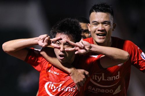 Lee Nguyễn ghi bàn phút 90+9 giúp CLB TP.HCM thắng trận derby