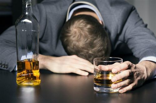 Ngừng tim do uống rượu liên tục nhiều ngày
