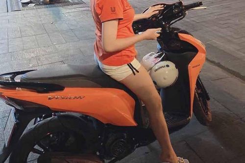 Gã trai dọa chém, cướp xe của cô gái ở TP.HCM