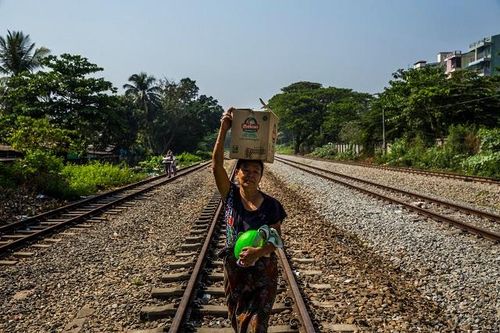 'Vũ khí hóa' kinh tế ở Myanmar