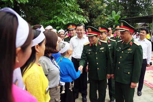 Đại tướng Ngô Xuân Lịch thăm và làm việc tại tỉnh Hòa Bình