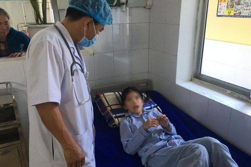 Ba học sinh tiểu học ngộ độc khí N2O sau khi thổi kẹo bong bóng