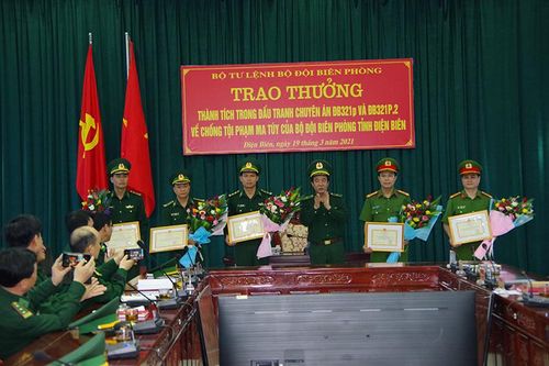 Trao thưởng lực lượng phá thành công hai chuyên án ma túy trên biên giới