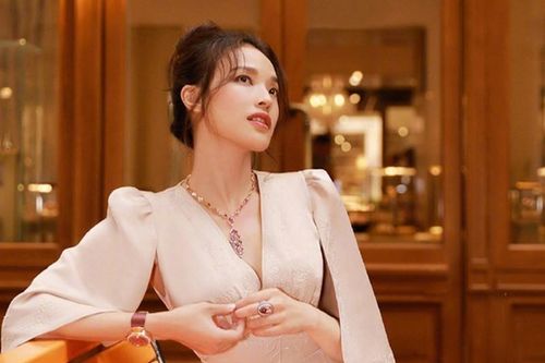 Bí quyết giữ nhan sắc trẻ trung 'vượt thời gian' của Thư Kỳ ở tuổi 44