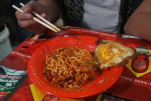 Hai món mỳ cay khủng khiếp, có người còn bị điếc sau khi ăn