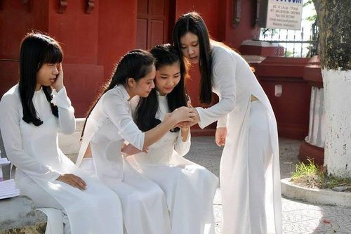 Đưa nữ công gia chánh vào trường học ở Huế: Dành riêng cho nữ?