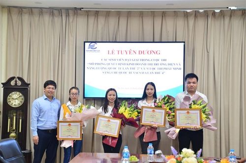 Trường Đại học Điện lực khen thưởng sinh viên tiêu biểu, xuất sắc