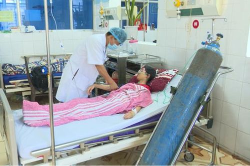 3 học sinh tiểu học bị ngộ độc do thổi kẹo bong bóng