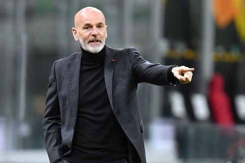 HLV AC Milan từ chối bắt tay Solskjaer