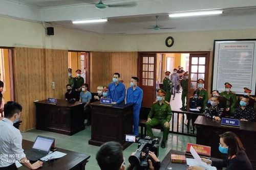 Tuyên án hai kẻ dùng súng bắn vào xe của 'thánh chửi' Dương Minh Tuyền