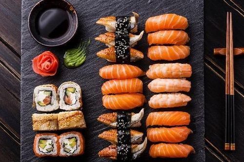 Hàng trăm người Đài Loan đổi tên thành 'Cá Hồi' để được ăn sushi miễn phí