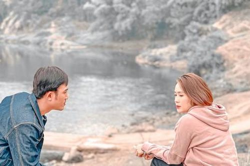 Rò rỉ ảnh lãng mạn của Hồng Diễm-Quốc Đam trong 'Hướng dương ngược nắng'