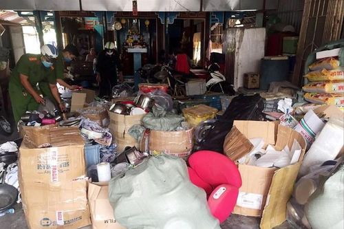 Kỷ luật thượng tá Biên phòng liên quan kho hàng nghi nhập lậu tại nhà