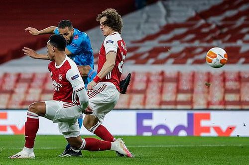 Arsenal phơi áo sân nhà vẫn có vé tứ kết Europa League