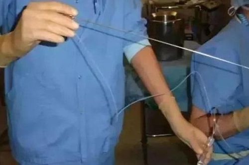 Nữ sinh Trung Quốc bán trứng để tiêu xài