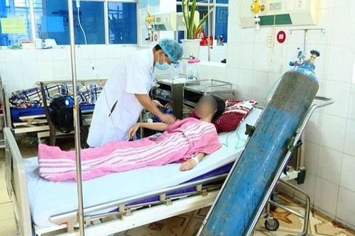 3 học sinh lớp 5 nhập viện sau khi thổi kẹo bong bóng