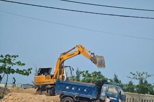 Cát tặc lộng hành ngay gần trụ sở UBND xã
