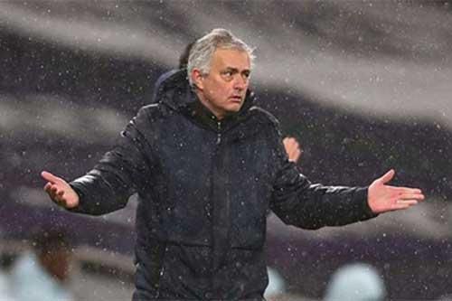 Mourinho nghi ngờ thái độ cầu thủ Tottenham trong trận thua ngược Dinamo Zagreb