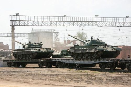 Ukraine đã chuyển 450 xe tăng và 230 MLRS tới Donbass