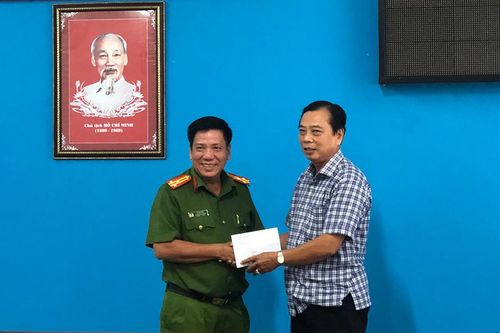 Trao thưởng cán bộ, chiến sĩ Công an huyện Chợ Mới
