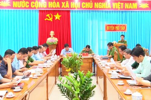 Phú Tân sơ kết thực hiện Dự án cơ sở dữ liệu quốc gia về dân cư và Dự án sản xuất, cấp và quản lý căn cước công dân