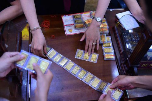 Giá vàng quay đầu giảm, xuống còn 55,3 triệu đồng/lượng