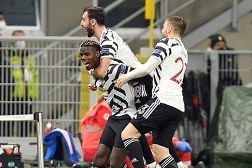 Pogba lập công, MU 'tiễn' AC Milan rời Europaleague